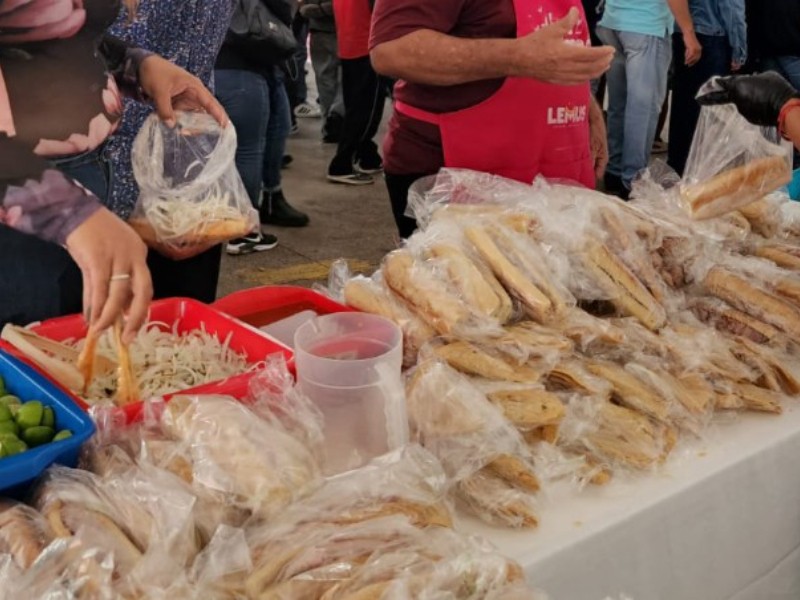 Celebran el Día de la Torta Ahogada en Guadalajara