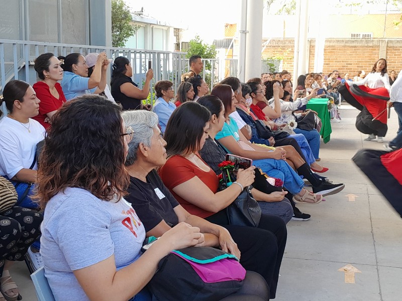 Celebran el Día de las Madres en centros escolares
