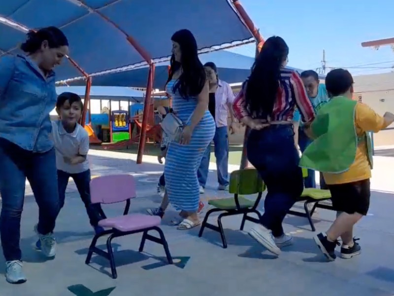 Celebran el Día de las Madres en escuelas y empresas