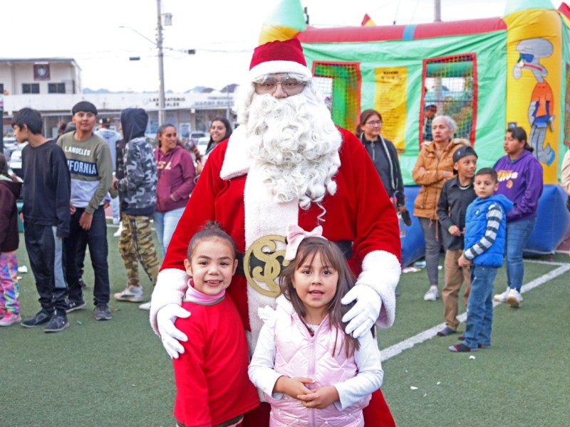 Celebran en Guaymas Norte a niños con posada navideña
