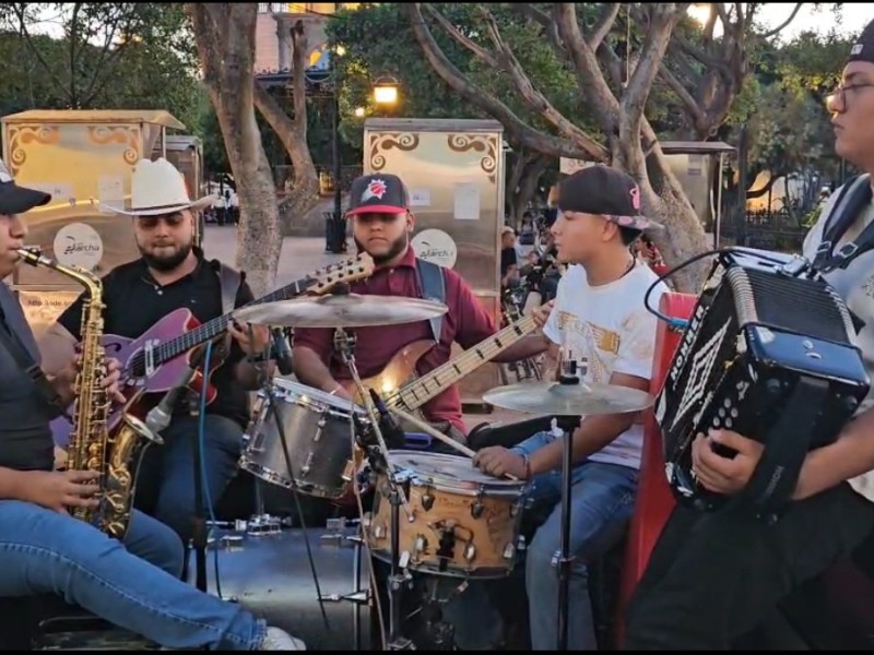 Celebran fieles católicos a la patrona de los músicos