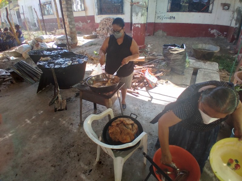 Celebran la cuaresma con la freida de pescados en Tehuantepec