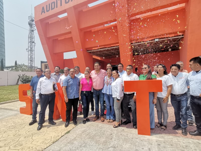 Celebran maestros incremento salarial del 8.2 por ciento