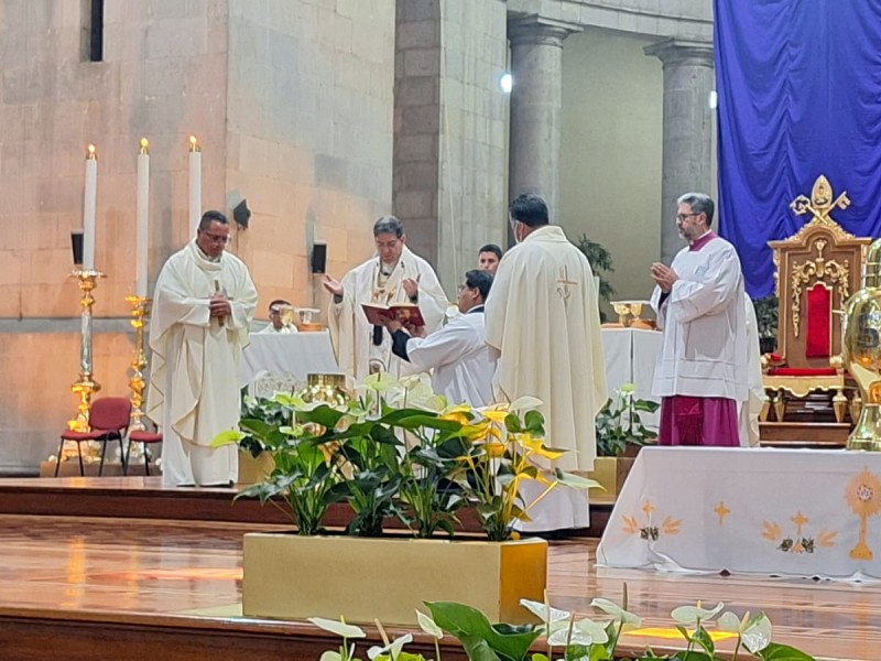 CELEBRAN MISA CRISMAL EN TOLUCA PREVIA AL TRIDUO PASCUAL