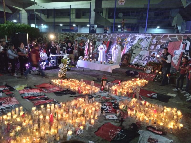 Celebran misa por la paz de los Rojinegros