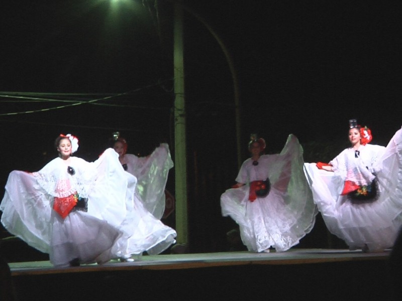 Celebran noche de carnaval en Nogales