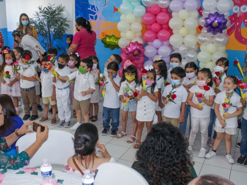 Celebran pequeños de CADI a mamás por su día