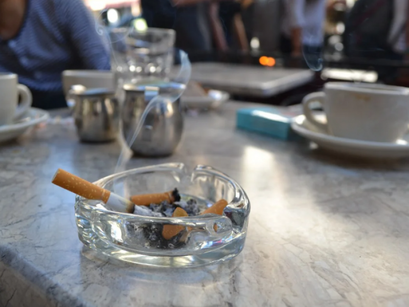 Celebran restauranteros obtención de amparo contra ley del tabaco