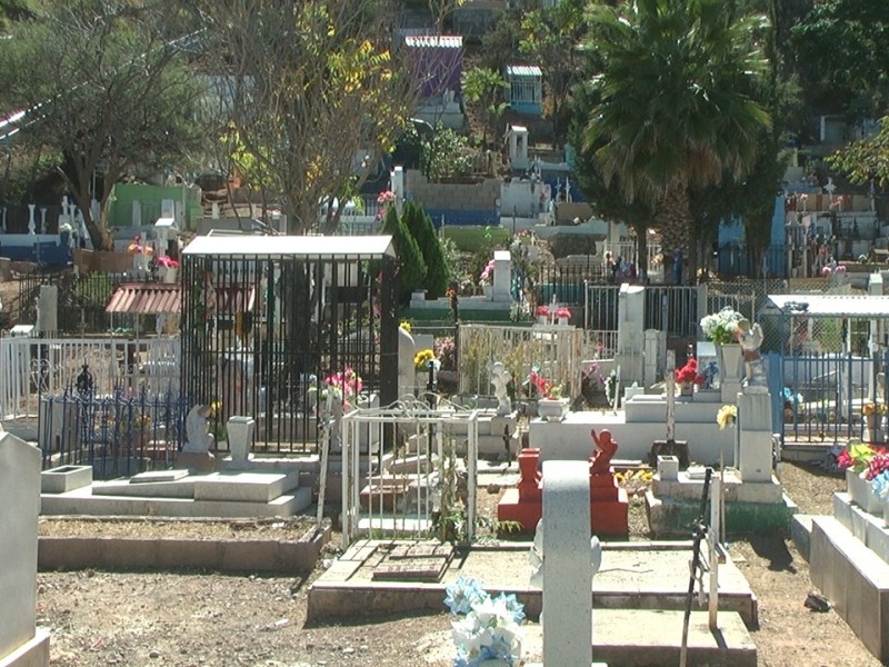 Cementerio en espera de Visitantes