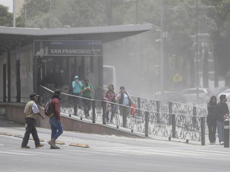 Cenizas en el centro de México por el Popocatépetl