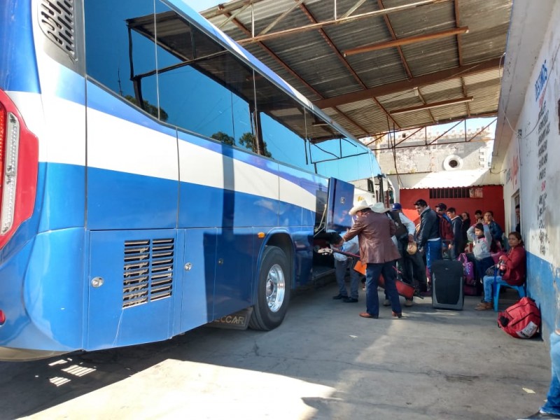 Centrales de autobús llenos por vacaciones