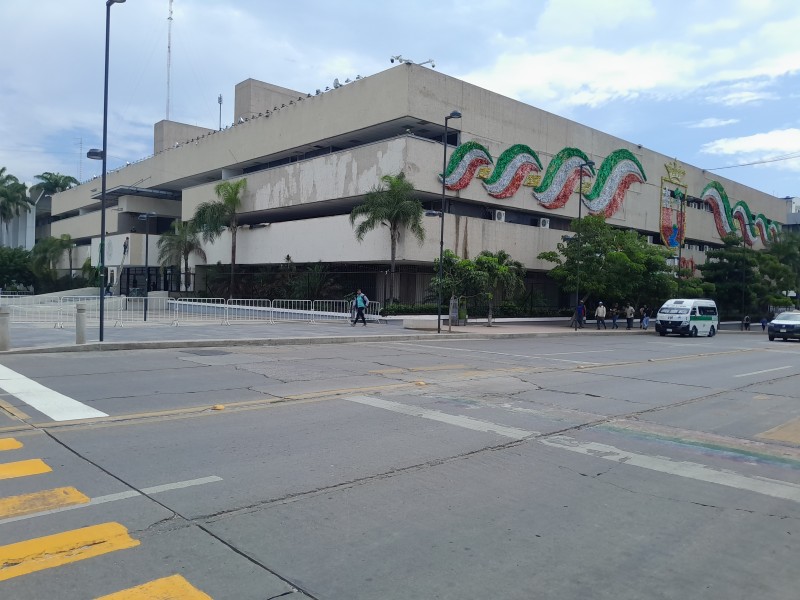 Centro de Tuxtla con escasa ornamentación por fiestas patrias