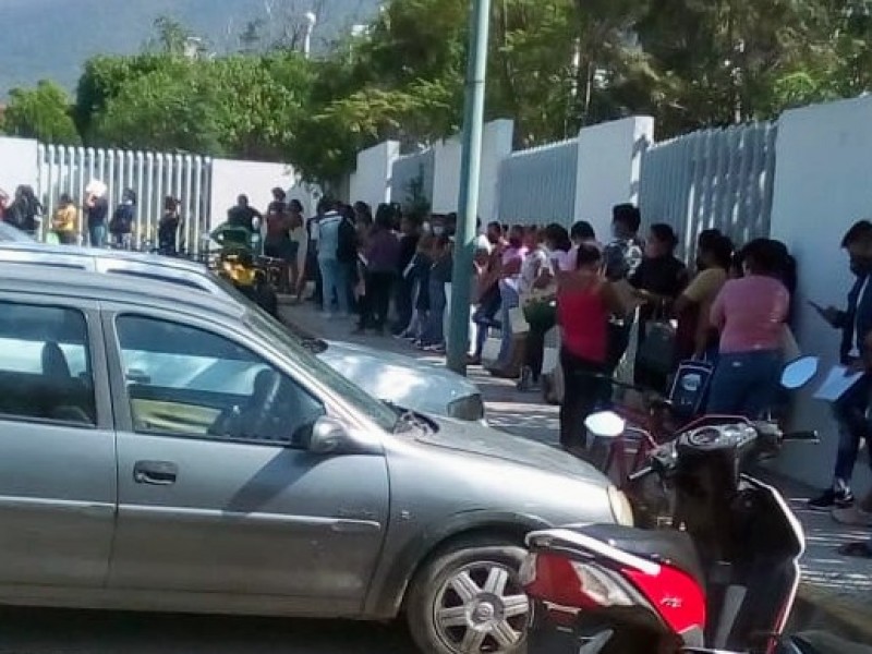 Centro Escolar de Ajalpan condiciona lugar y libros por pago