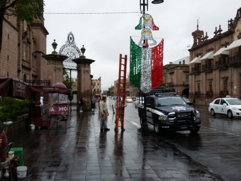 Centro Histórico de Morelia se viste de los colores patrios