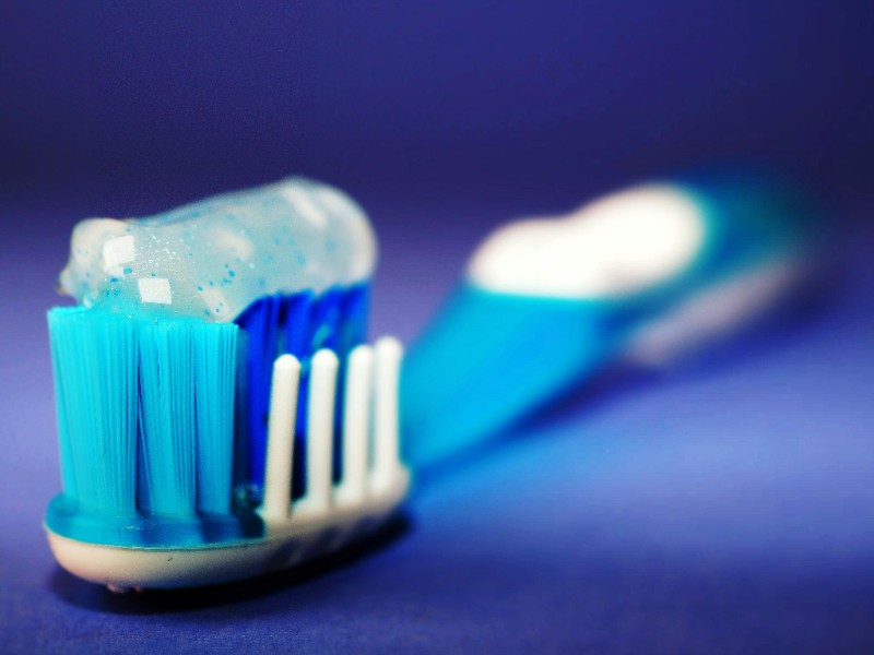 Cepilla tus dientes antes de desayunar, evita el desgaste de tus dientes