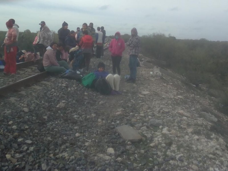 Cerca de 1500 migrantes varados en Villa de Cos