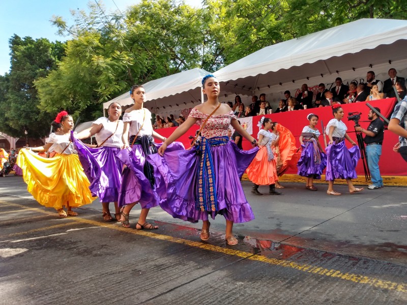 Cerca de 90 contingentes participaron en desfile revolucionario