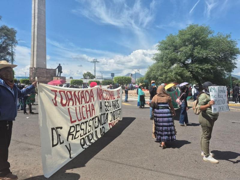 Cercos policiacos impiden llegada de manifestantes al Centro de Morelia