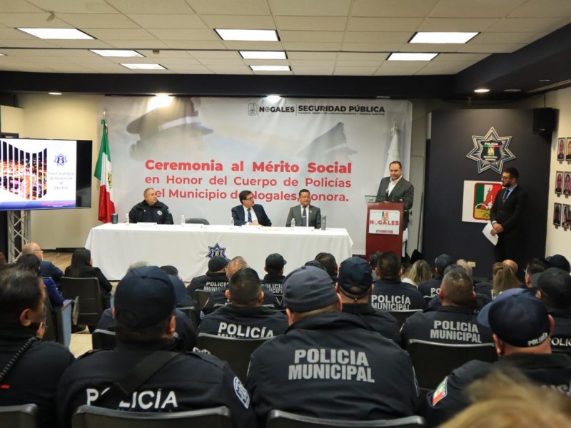 Efectúan ceremonia al merito social en seguridad pública