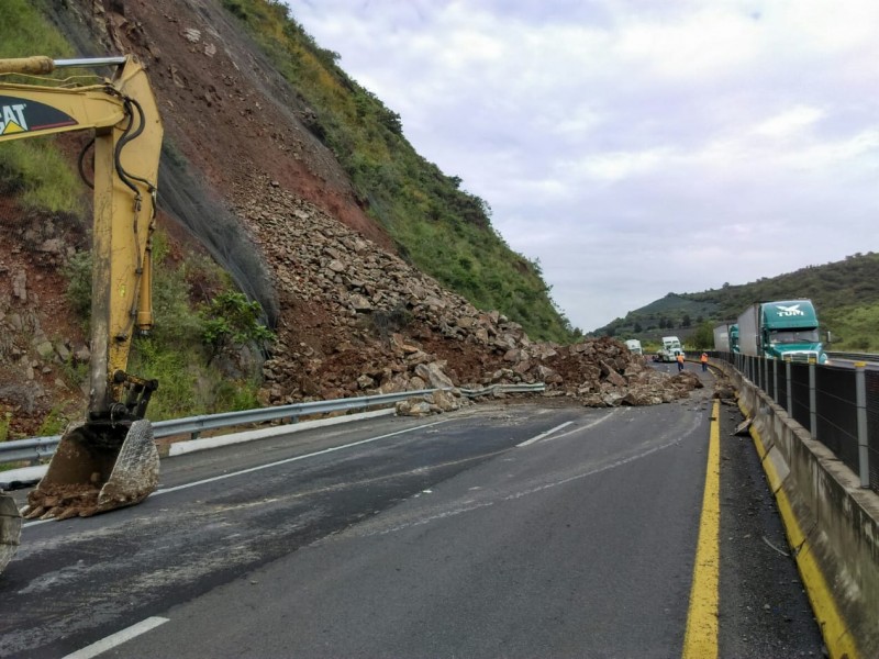 Cerrada parcialmente circulación en autopista Guadalajara-Tepic