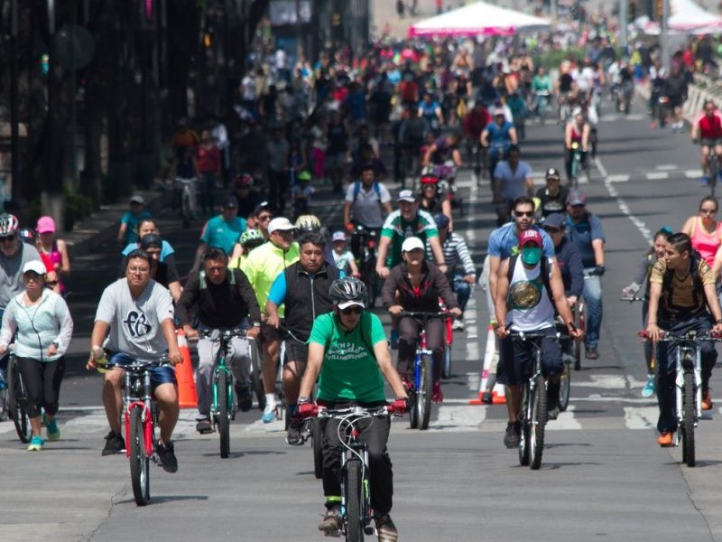 Cerradas diversas avenidas por paseo “Muévete en Bici