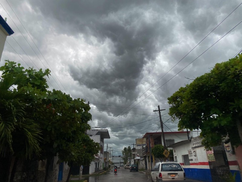 Cerrarán giros comerciales en San Blas por huracán Roslyn