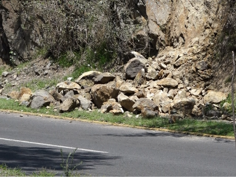 Cerro de Paseo Matlazincas cae a pedazos vecinos alarmados