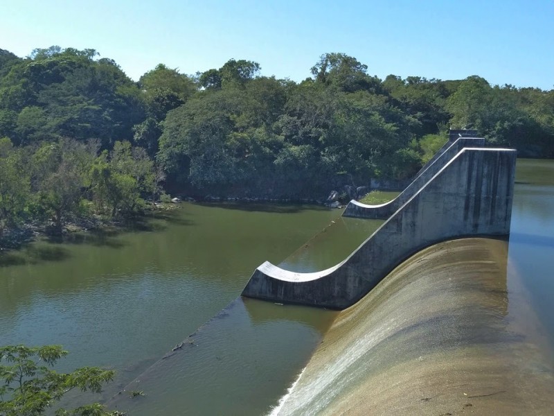 Cerroazulences sufren por fallas en suministro de agua