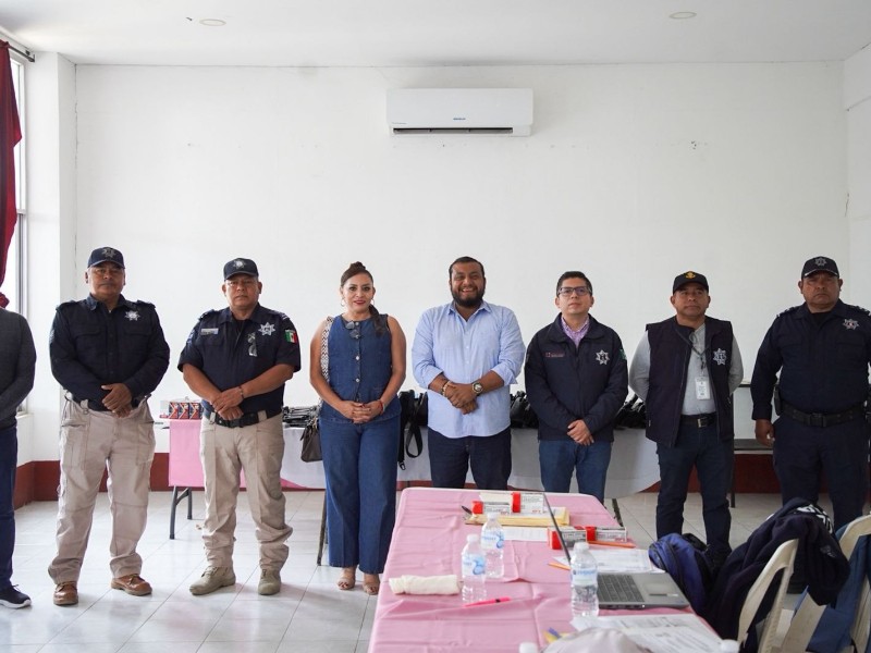 Certifican a policías de Juchitán y restituyen armamento a la corporación