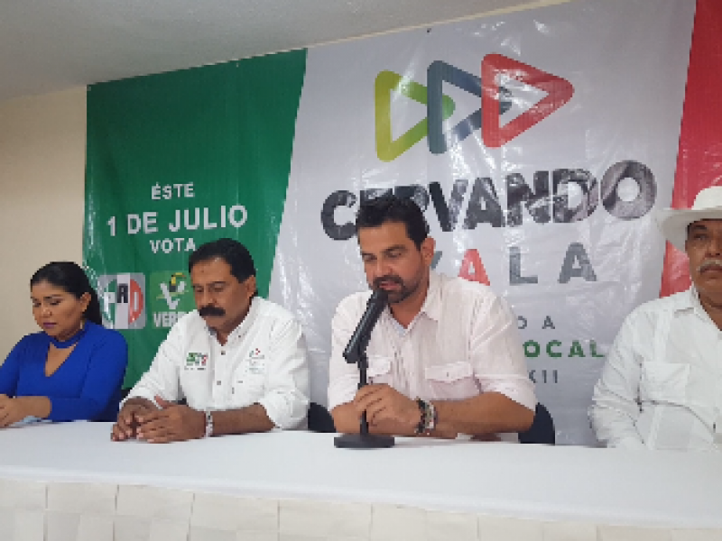 Cervando Ayala ofrece conferencia de prensa