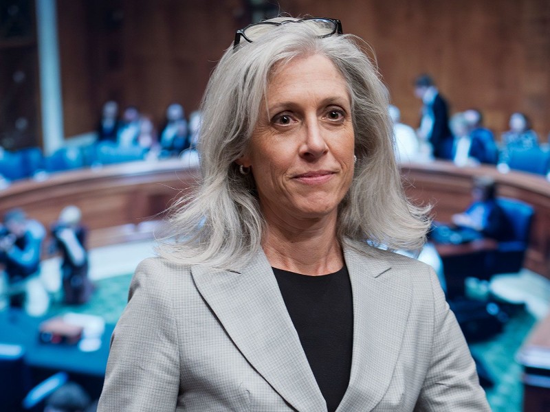 Despiden a la directora de los CDC de EE.UU., Susan Monarez
