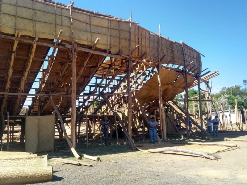 César colabora en construcción de La Petatera