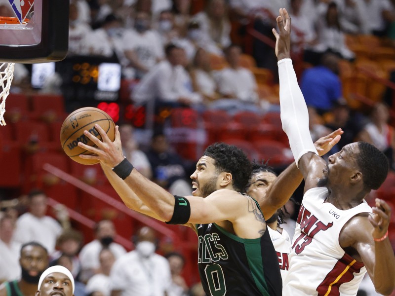 Cetics dio vuelta a la serie contra el Heat