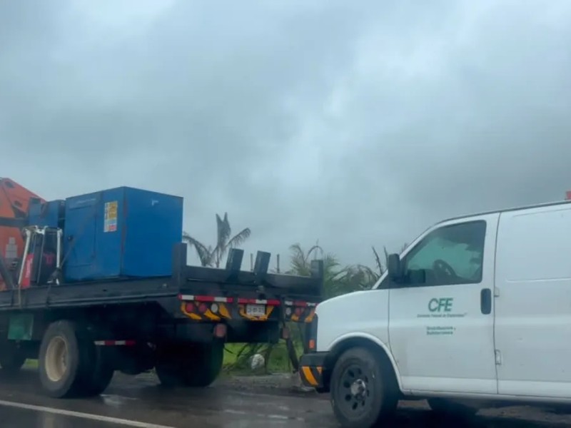CFE moviliza brigadas a la Costa de Oaxaca tras paso de huracán