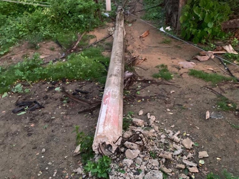 CFE no repara poste caído en El Arenosito, denuncian habitantes