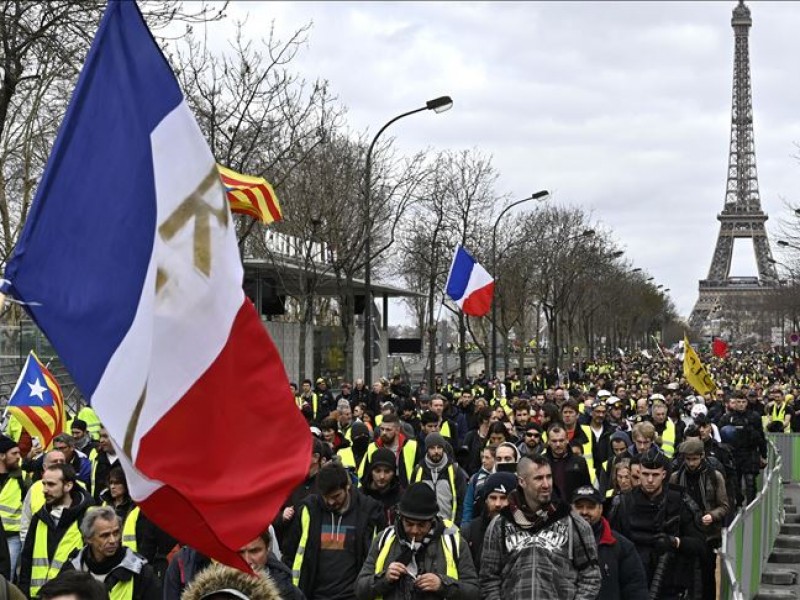 Chalecos Amarillos protestan en Francia