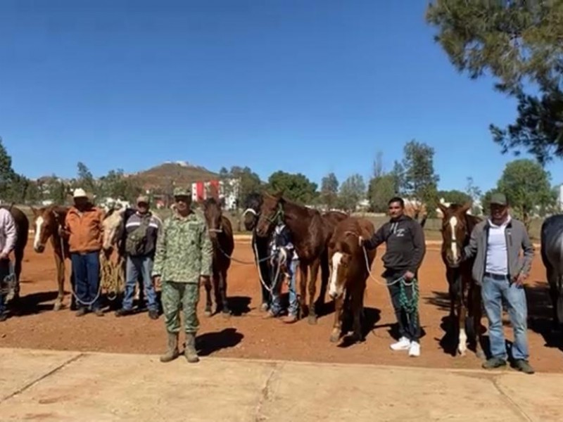 Charros zacatecanos marchan a CDMX para conmemorar la Revolución Mexicana