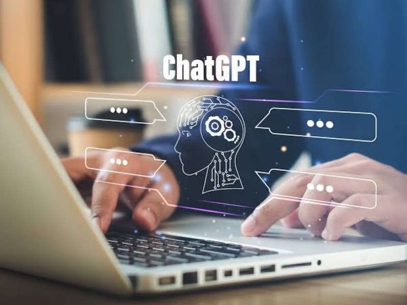 ChatGPT puede hacer que alumnos piensen más, señala experto tecnológico