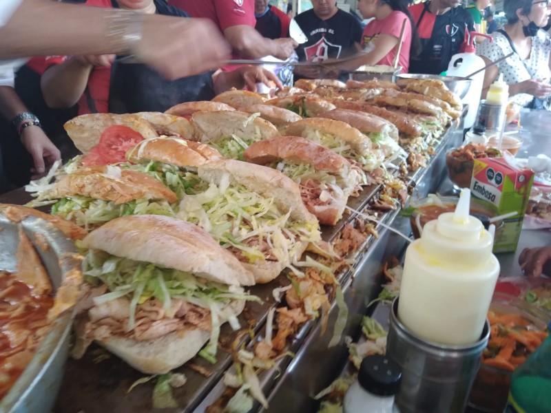 Chava regala más de 300 Tortas Lokas por bicampeonato