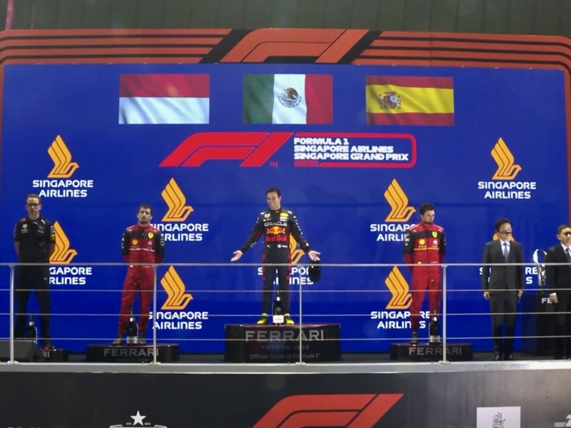 Checo Pérez gana en Singapur