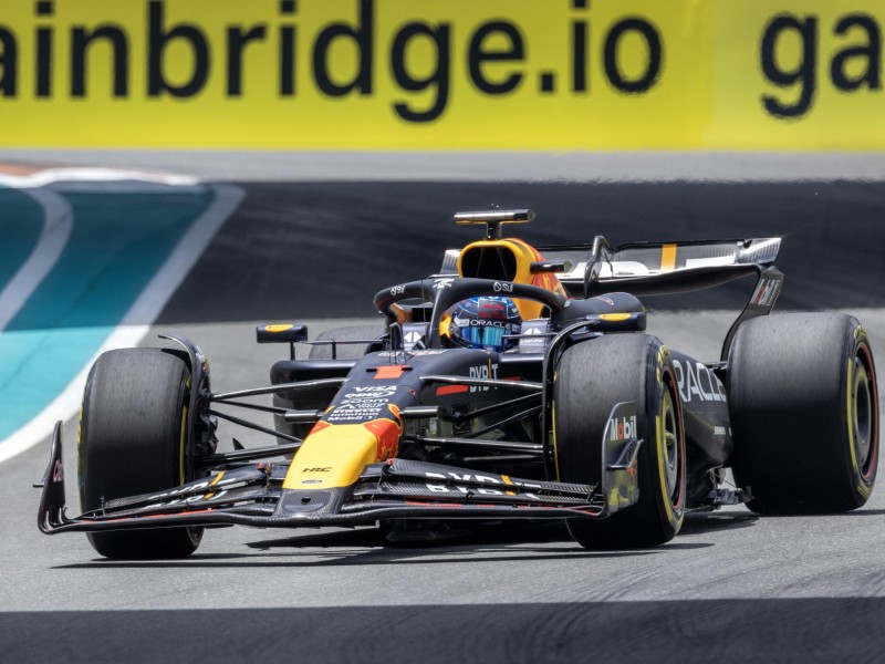 Checo saldrá tercero en Miami; Verstappen en primero