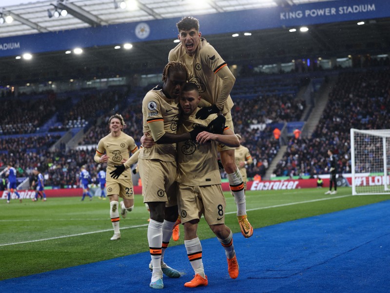 Chelsea se aprovecha del Leicester para continuar su resurrección