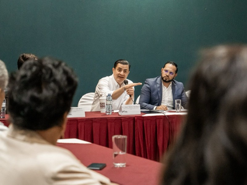 Chema Martínez promete impulsar el turismo en el centro tapatío