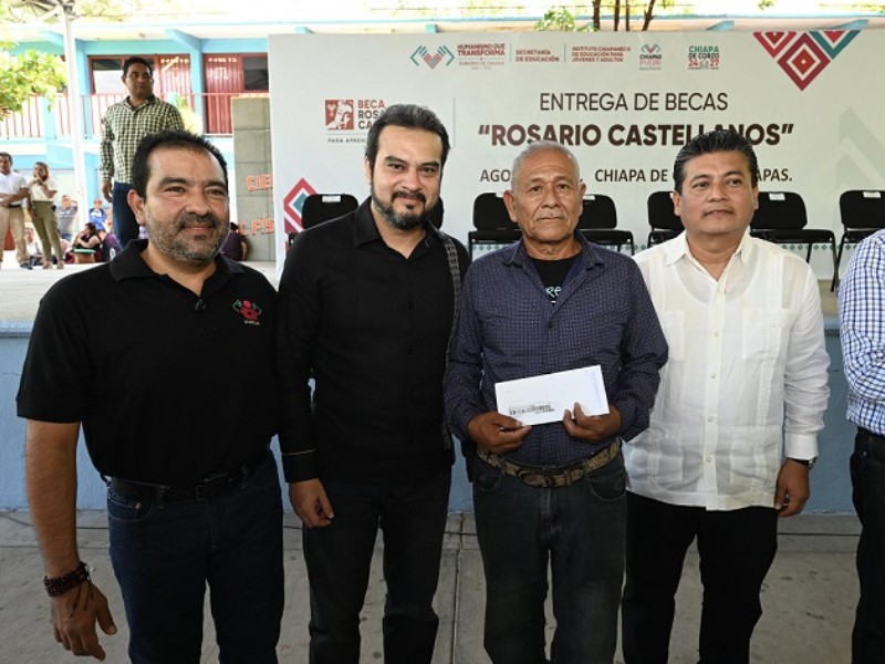 Chiapa de Corzo recibe constancias de alfabetización y becas “Rosario Castellanos”