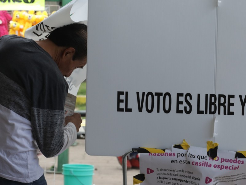 Chiapanecos emiten voto por diputados dependiendo de partido político