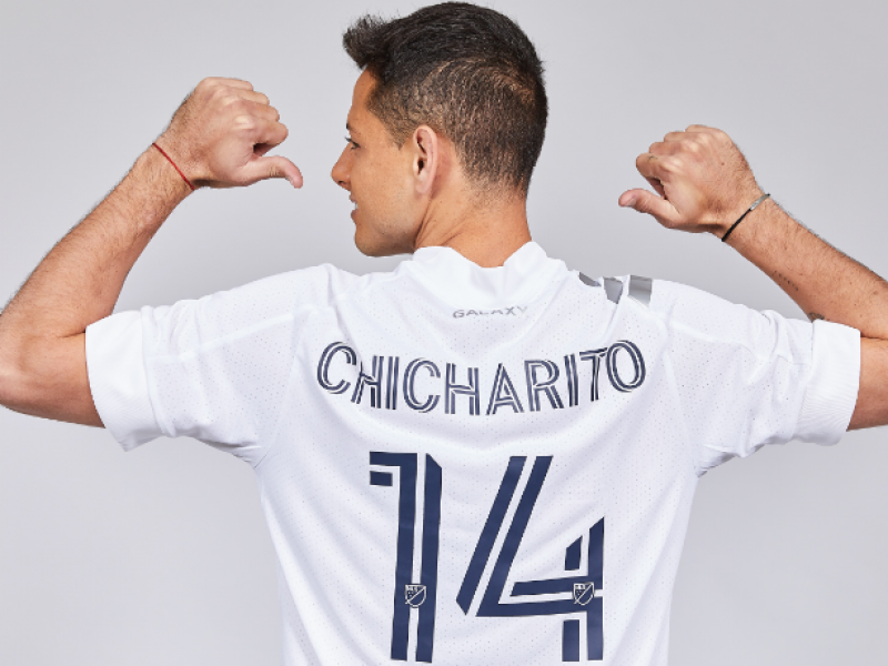 Chicharito oficializa su traspaso al Galaxy