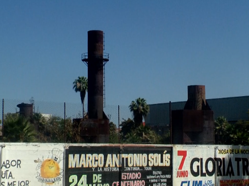 Chimeneas del ingenio cortadas por la mitad