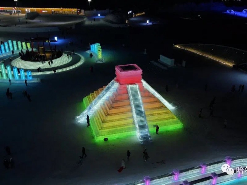 China esculpe en hielo la pirámide de Kukulkán