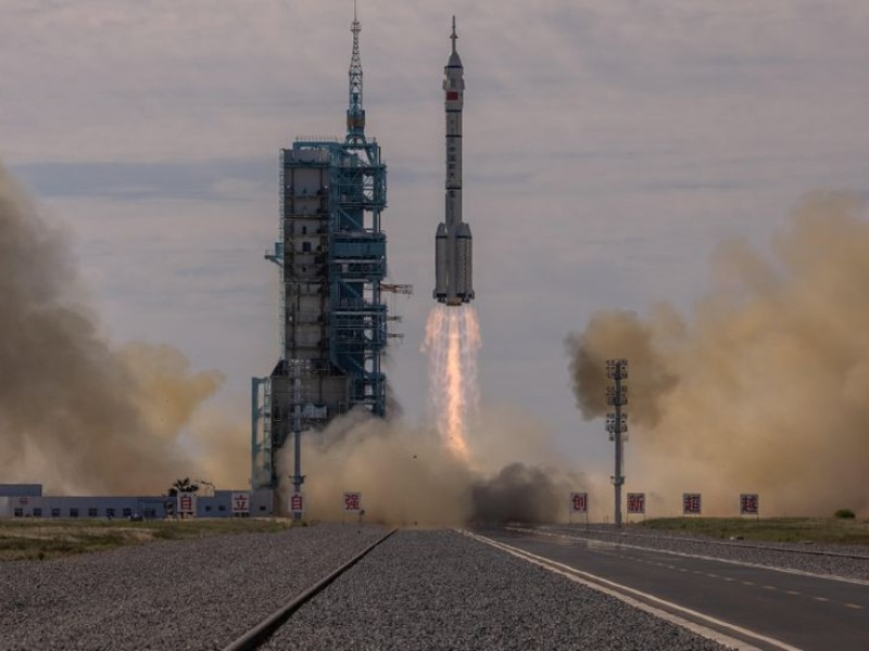 China lanza su nave espacial tripulada Shenzhou-12