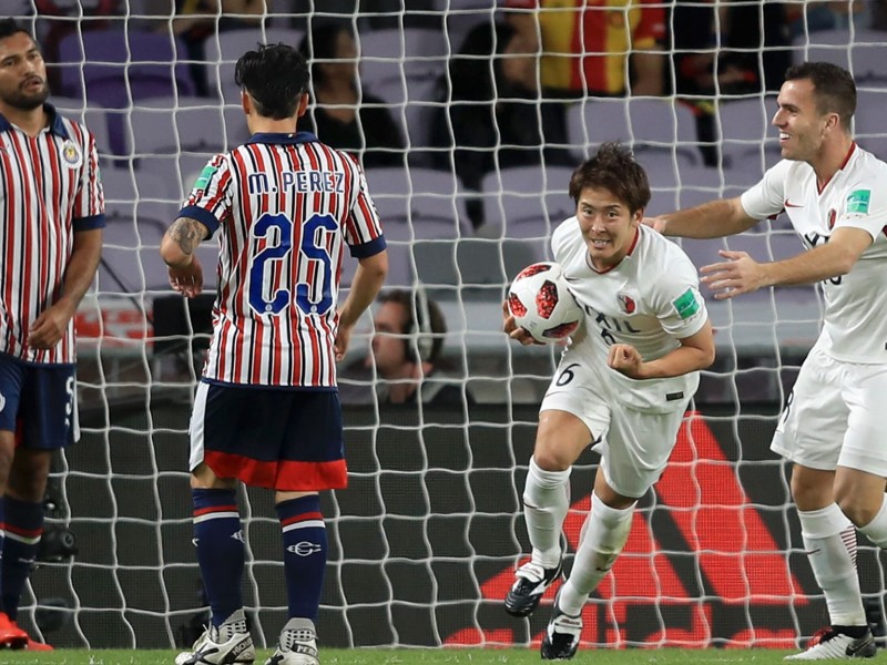 Chivas cae ante el Kashima 3-2 en Mundialito